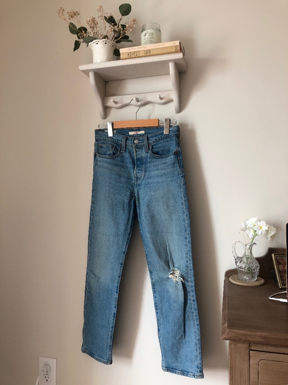 Aritiza - Levi's - Wedgie Straight - Size 24